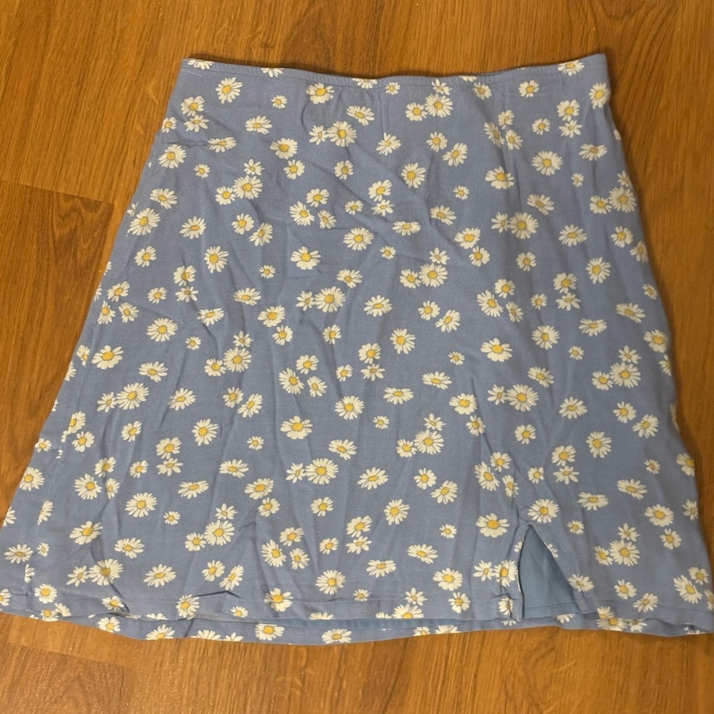 Blue with daisies Hollister skirt